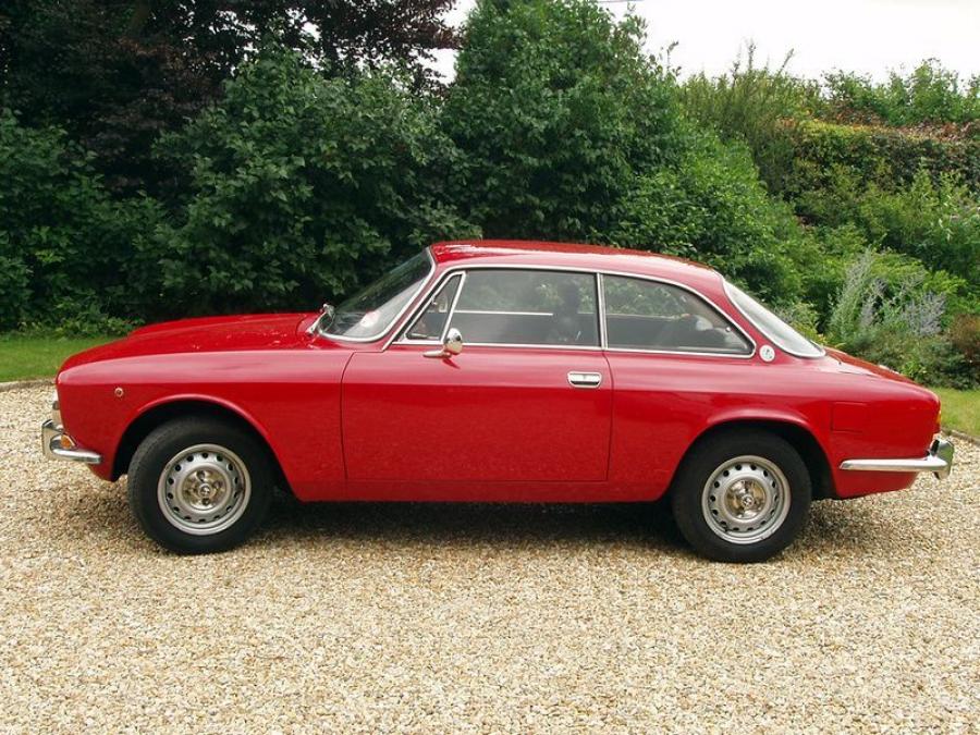  Alfa Romeo 2000 GT Veloce (105) 1971 года  (UK) (фото 4 из 5)